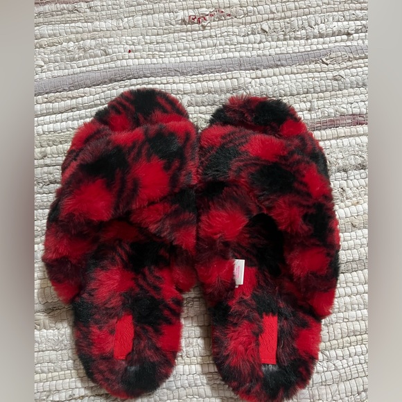 Faux fur buffalo plaid slippers - Picture 3 of 3